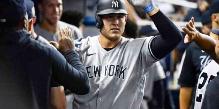 Rizzo acuerda dos temporadas con los Yankees