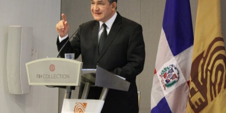 Presidente JCE defiende voto en el exterior 