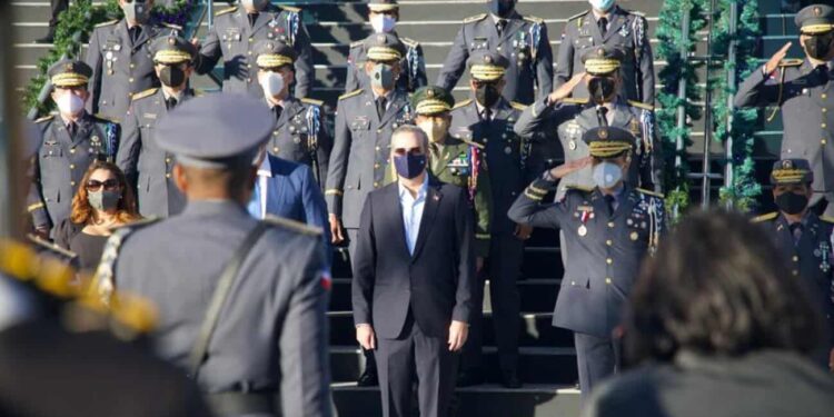Dispone pensión y retiro 959 oficiales y subalternos Policía Nacional