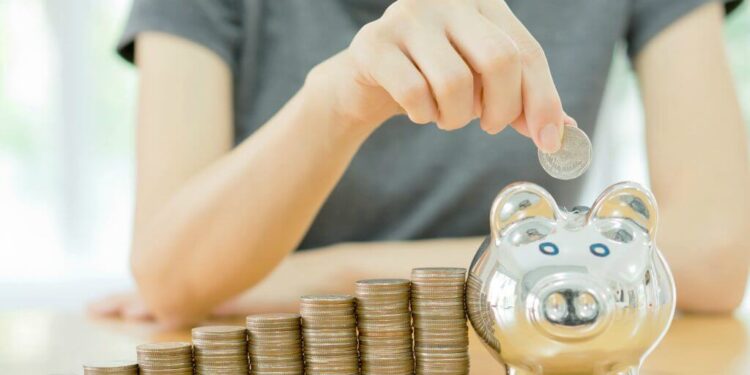 Mujeres ahorran más y procuran mayor rentabilidad en banca
