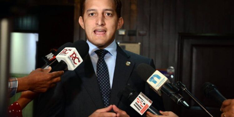 Diputado demanda solución desalojo estación 911 en La Vega
