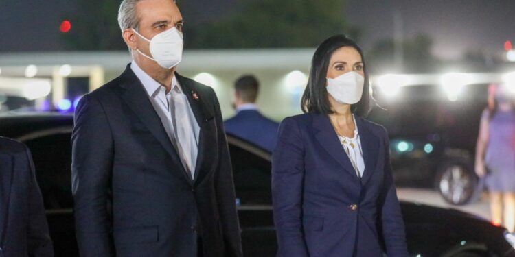 Abinader llega a Buenos Aires; desarrollará amplia agenda