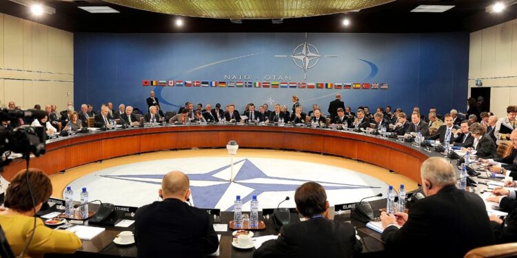 OTAN pide aumentar gasto en defensa