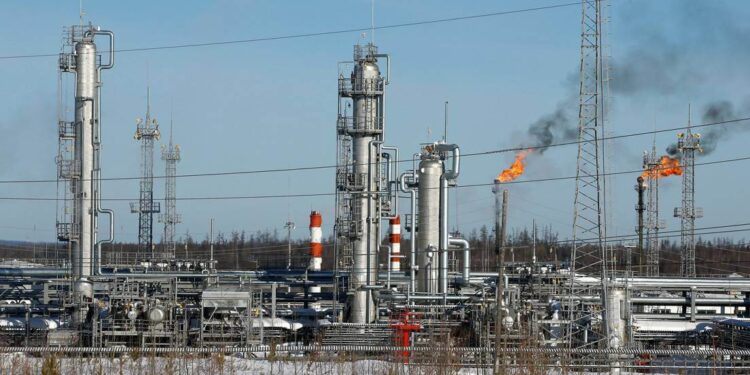 EEUU: Biden prohíbe importación petróleo ruso