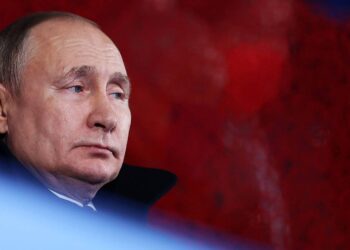 Rusia: Putin: «Sanciones de Occidente son como una declaración de guerra»