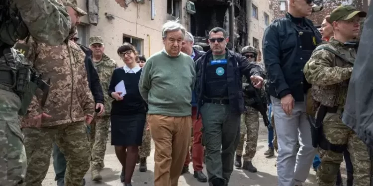 Ucrania: Misiles impactan Kiev durante visita secretario general ONU