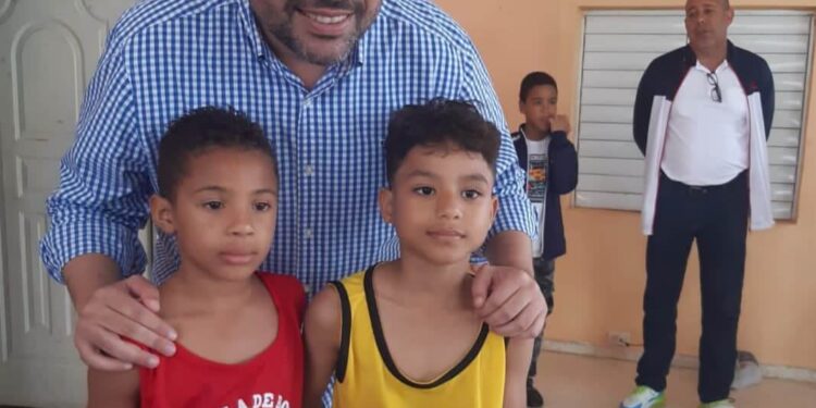 Gobierno va en auxilio jóvenes boxeadores de Cenoví