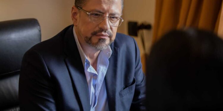 Costa Rica: Economista gana elecciones presidenciales