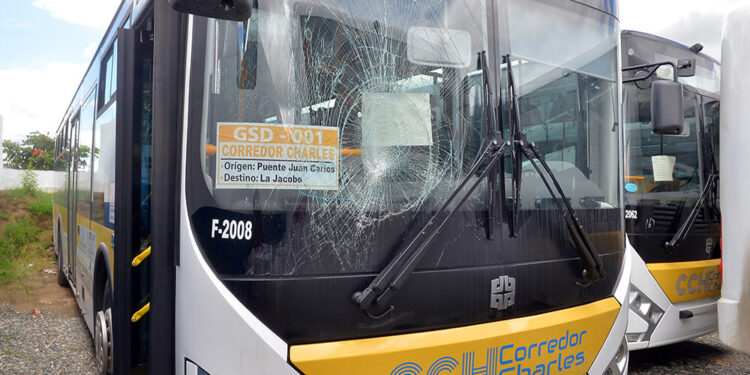 11 personas heridas por agresión autobús corredor Charles