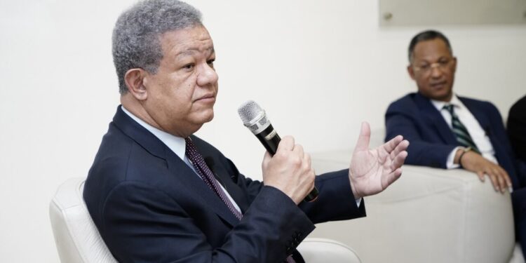 Leonel: «Desde el gobierno quieren acomodar la Constitución porque las encuestas no le dan»