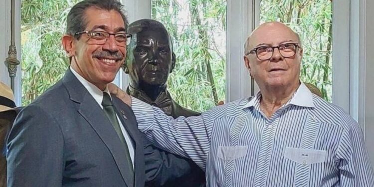 Hipólito Mejía apoya a Asjana rectoría UASD