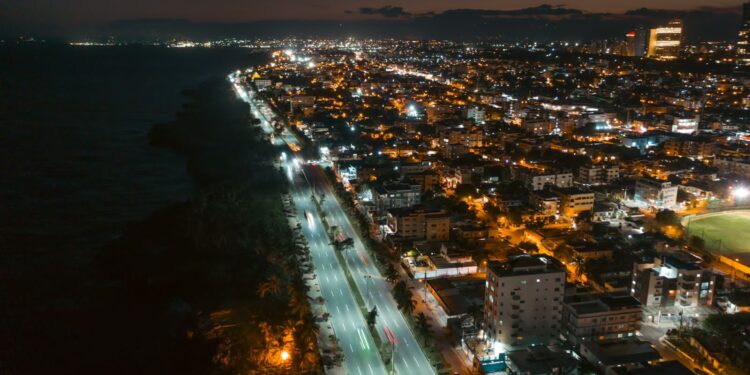 Edesur ilumina malecón Santo Domingo