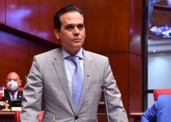 Senador renuncia comisión analiza proyecto Extinción de Dominio
