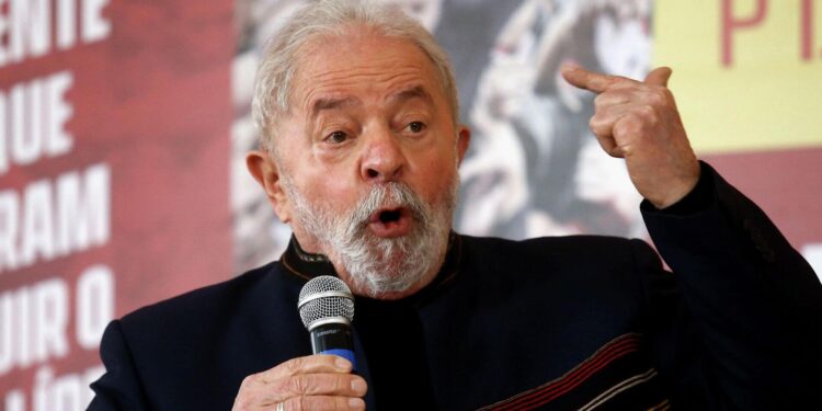 Brasil: Lula da Silva afirma Zelenski se comporta como si participara en un espectáculo