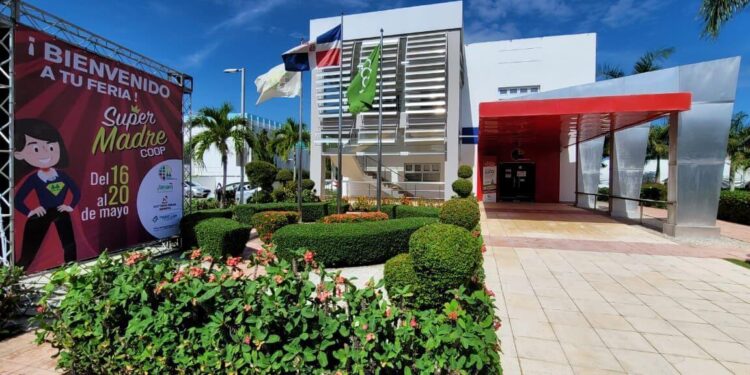 Cooperativa Zona Franca Las Américas financia más de RD$20 millones en feria de madres