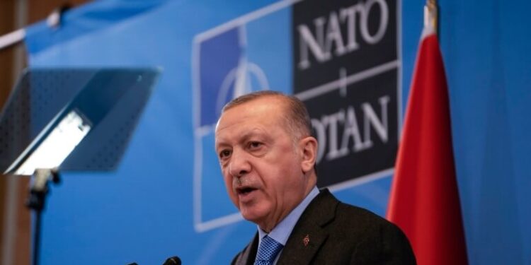 Turquía: Erdogan no se opondrá ingreso Suecia y Finlandia a OTAN