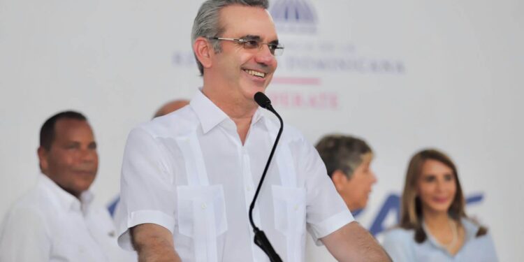 Presidente Abinader: «El Gobierno ha aumentado las ayudas sociales como nunca»