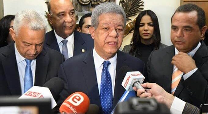 Leonel deposita padrón FP con más de un millón de miembros