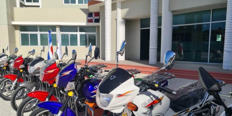 Alcalde SDE resalta beneficios uso motocicletas eléctricas