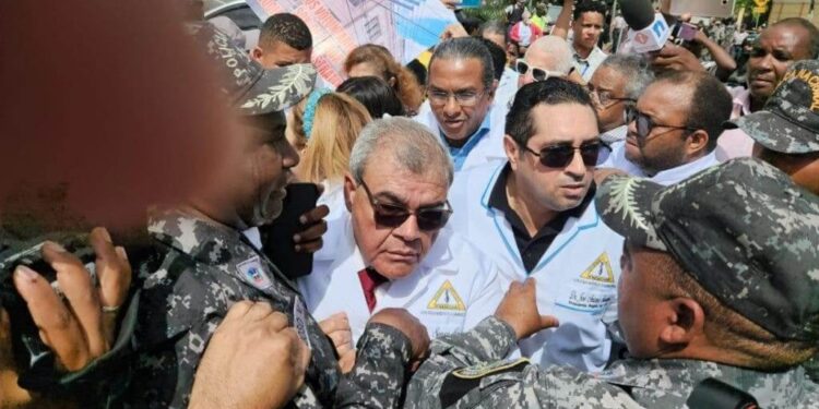 Tras incidente, gobierno dice a médicos ‘puertas del Palacio Nacional están abiertas’