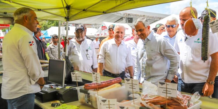 Cientos aprovechan feria «Inespre más cerca de ti» en SDE