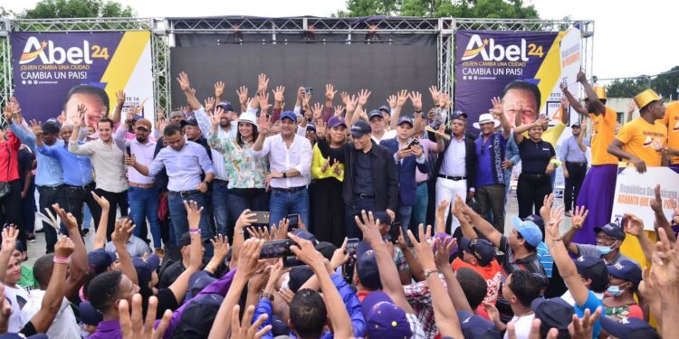 Abel Martínez reclama Gobierno solución apagones