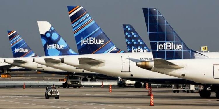 Pacheco pide a gobierno cancele licencia operación JetBlue por ‘abusos’ contra dominicanos