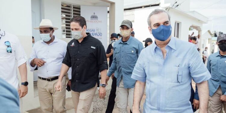 Gobierno entrega 100 viviendas en María Trinidad Sánchez