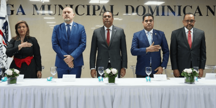 Liga Municipal y universidad española inician maestría