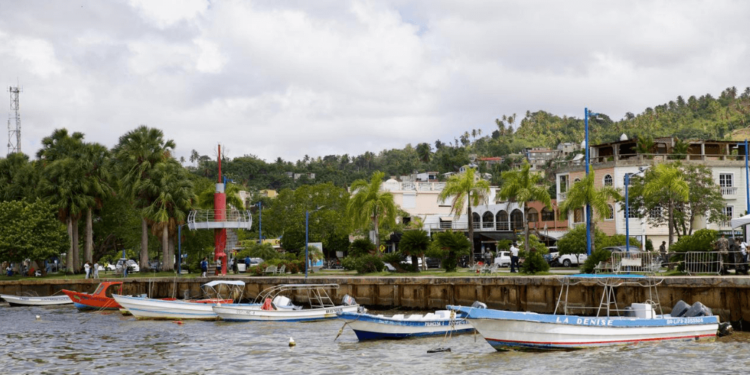Abinader da primer palazo construcción terminal cruceros en Samaná