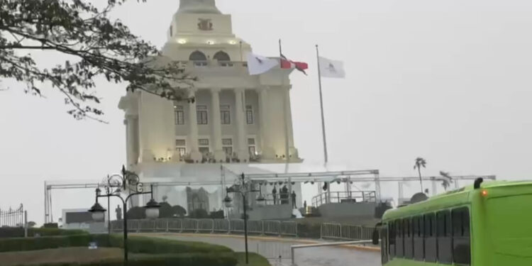 Aguaceros impiden rendición de cuentas de Abinader en Monumento de Santiago
