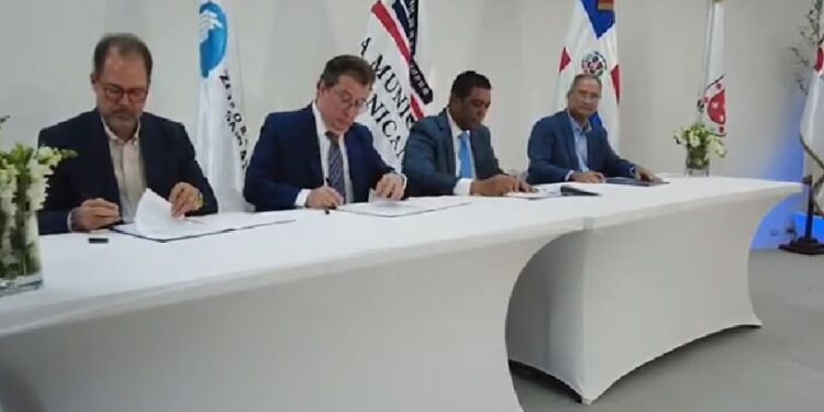 LMD y CDES unen esfuerzos impulsar desarrollo territorial de Santiago