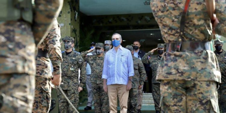 Presidente realiza cambios en los altos mandos militares