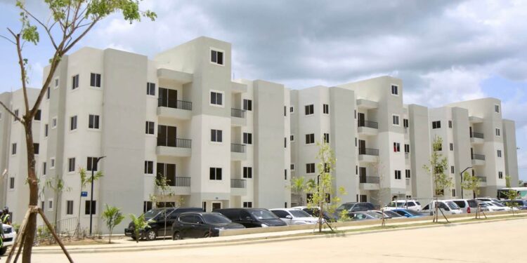 Gobierno entrega 300 apartamentos en Hato Nuevo