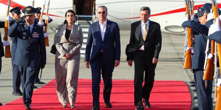 Abinader llega a Colombia; participará toma de posesión Gustavo Petro