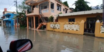 Lluvias inundan calles sector El Almirante-Caña en SDE