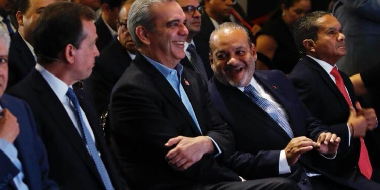 ADOZONA reconoce Abinader por liderazgo en recuperación economía