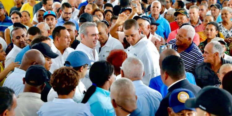 Gobierno entrega 535 nuevos títulos en Monte Plata