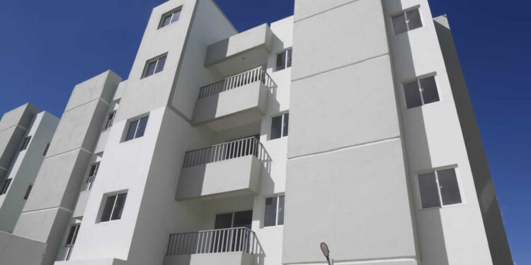 Gobierno entrega 50 apartamentos en Santiago