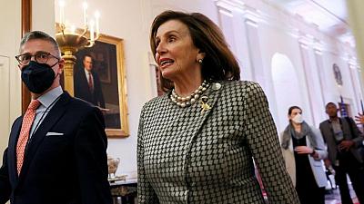 Taiwán: Pelosi llega a Taipéi pese amenazas de China