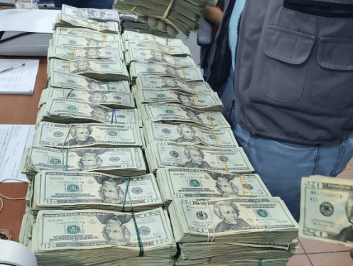 Aduanas decomisa unos US$879,020 en aeropuerto Puerto Plata