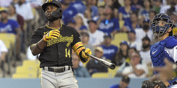 MLB suspende jugador dominicano por llevar celular en pleno juego