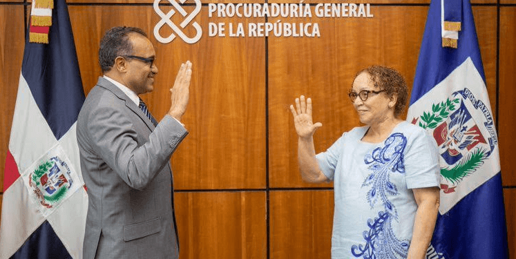 Procuradora juramenta nuevo inspector general del Ministerio Público