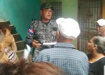 Mujer denuncia acoso e intimidación de coronel PN abandone ‘por la buena’ apartamento que ocupa
