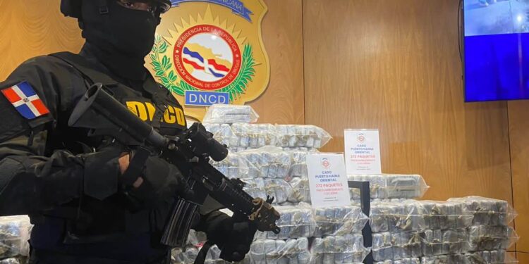 Ocupan 272 paquetes cocaína en interior contenedor