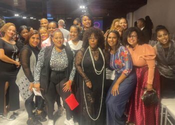 Tania Santamaría y su Tscuola, da el toque mágico a los peinados de la pasarela del RDFW 2022