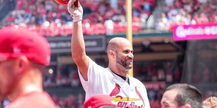 Albert Pujols a la puerta del exclusivo club de los 700 jonrones