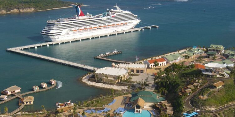 Puerto Plata recibe a miles de cruceristas