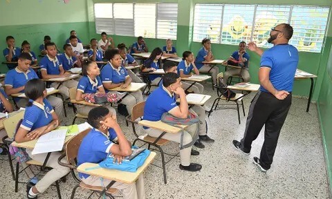 Domínguez Brito: «Es un crimen reducir 4% a Educación»