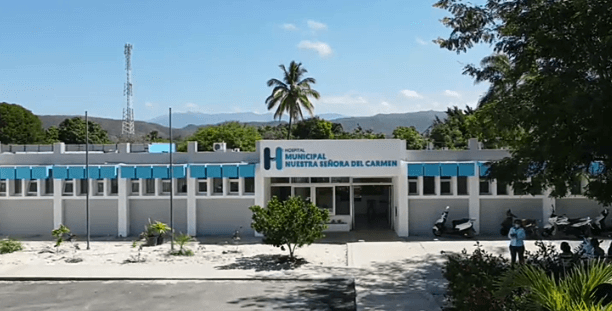 Gobierno entrega dos hospitales remozados en Azua